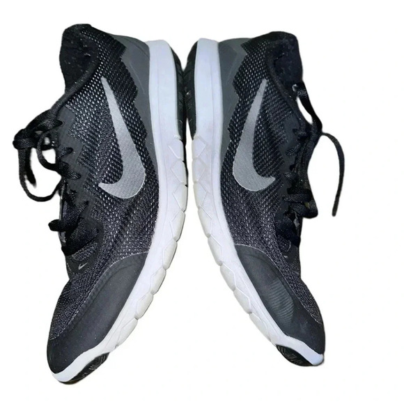 Nike Black Sneakers Size 9.5 - Picture 4 of 6